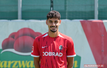 Eren Sami Dinkci (SC Freiburg, 18), Portrait, PorträtMedia Day in der Saison 2024/2025 beim SC Freiburg