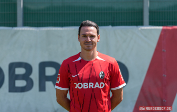 Nicolas Hoefler (SC Freiburg, 27), Portrait, PorträtMedia Day in der Saison 2024/2025 beim SC Freiburg