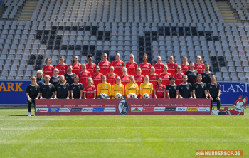 Mannschaftsfoto der SC Freiburg Frauen für die Saison 2024/2025Media Day in der Saison 2024/2025 bei den SC Freiburg Frauen